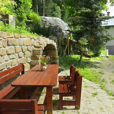 Pod Skálou V českém Ráji