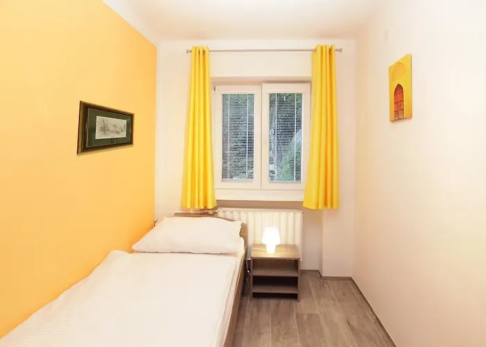 Daire Pod Skalou V Ceskem Raji Besedice