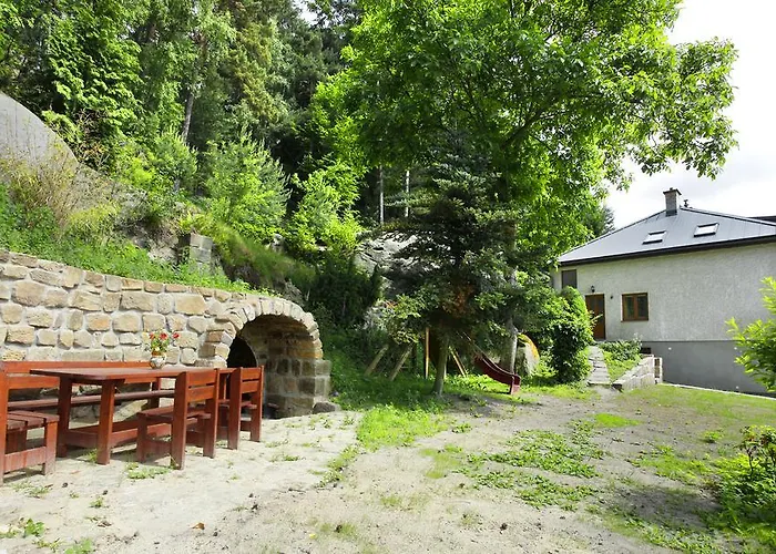 Daire Pod Skalou V Ceskem Raji *